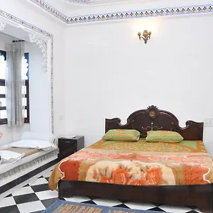 2* Hotel Gangaur Palace